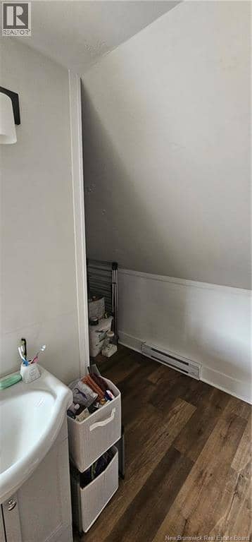 496 Robinson Street — photo 12 of 13