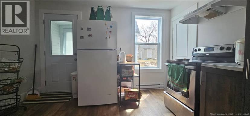 496 Robinson Street — photo 6 of 13