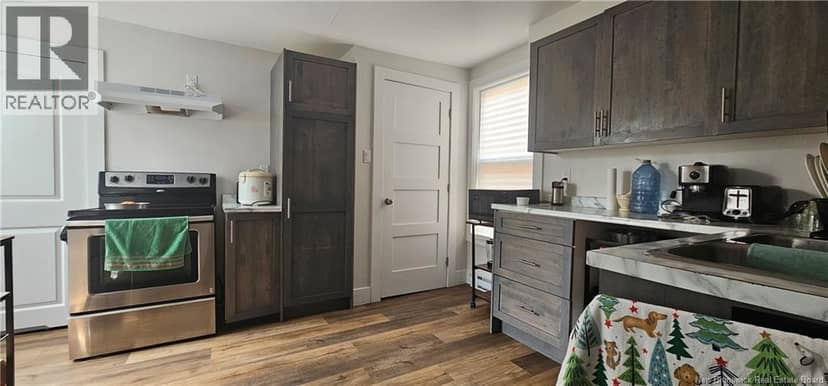 496 Robinson Street — photo 5 of 13