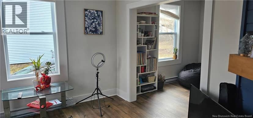 496 Robinson Street — photo 2 of 13