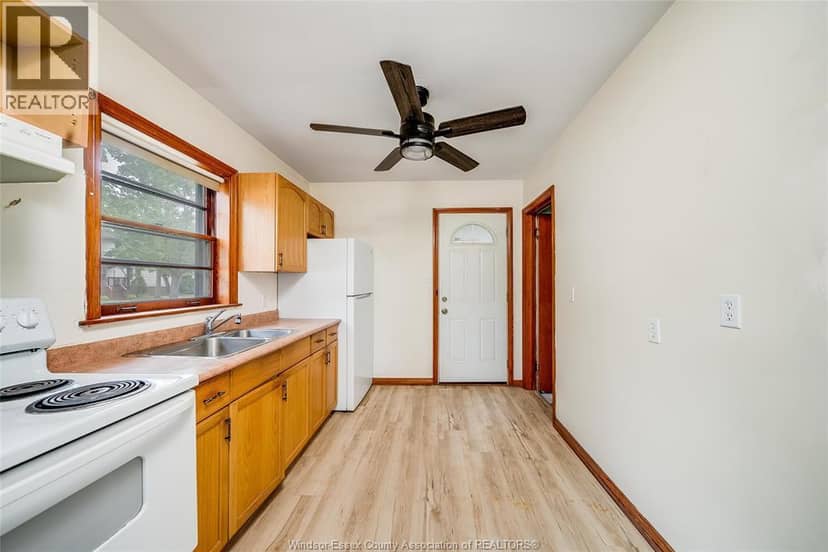 3173 WYANDOTTE ST West — photo 11 of 35