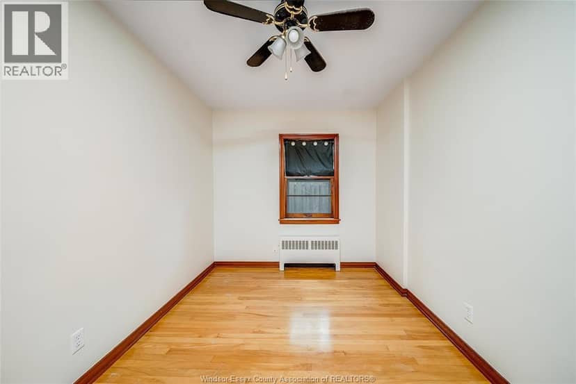 3173 WYANDOTTE ST West — photo 19 of 35