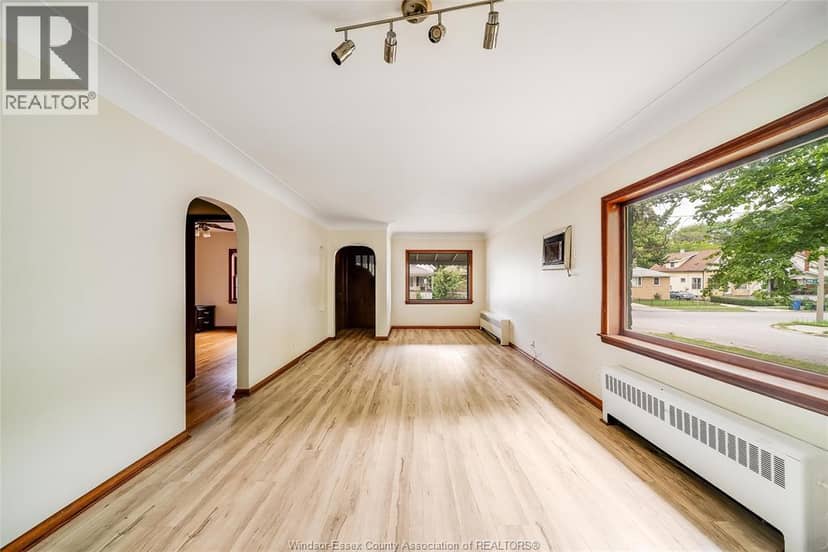 3173 WYANDOTTE ST West — photo 6 of 35