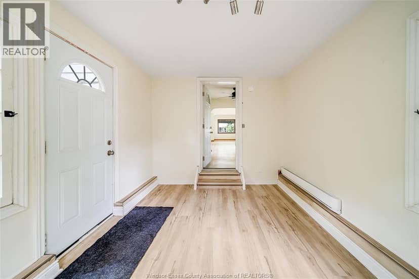 3173 WYANDOTTE ST West — photo 25 of 35