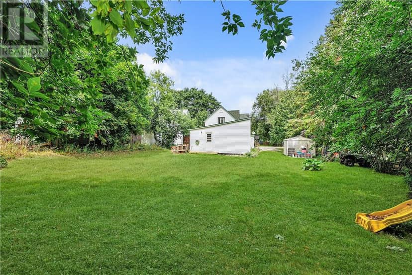 17 CAMPBELL Street, Little Current, photo 3