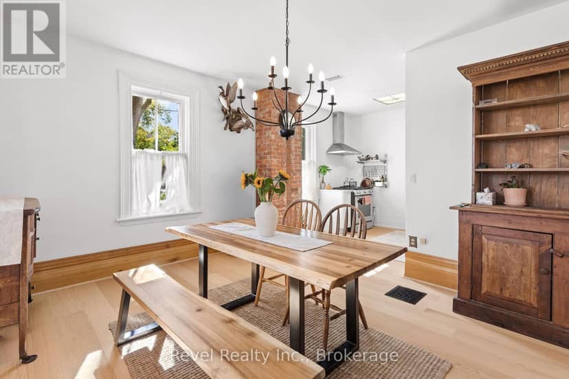 15578 Simcoe Street — photo 11 of 40