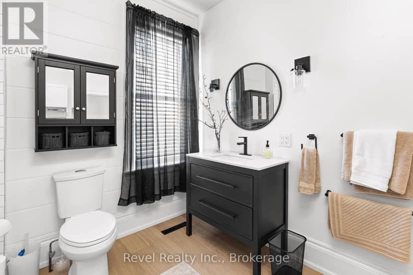 15578 Simcoe Street — photo 19 of 40