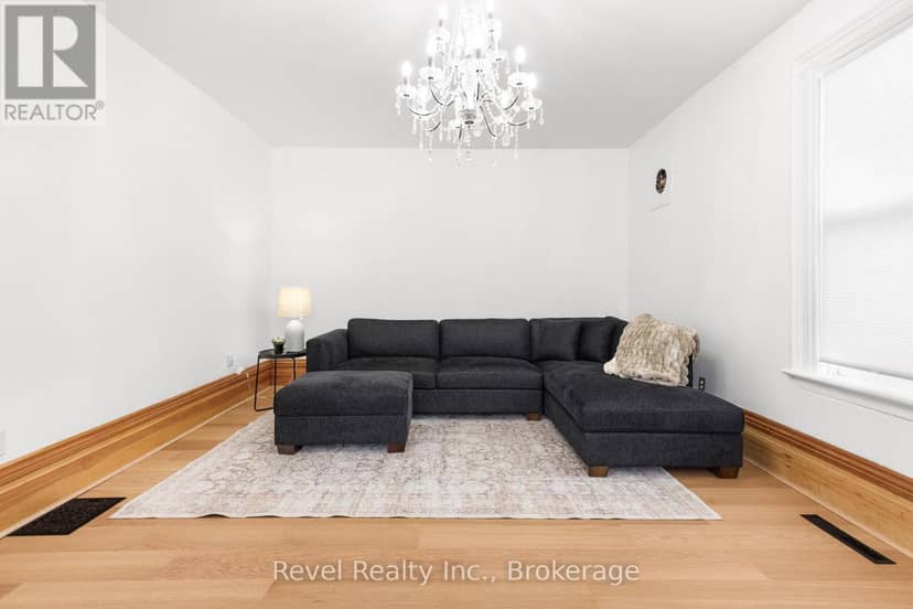 15578 Simcoe Street — photo 6 of 40