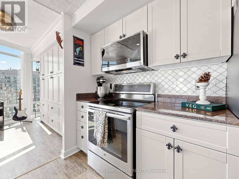 2815 - 81 Navy Wharf Court — photo 18 of 40