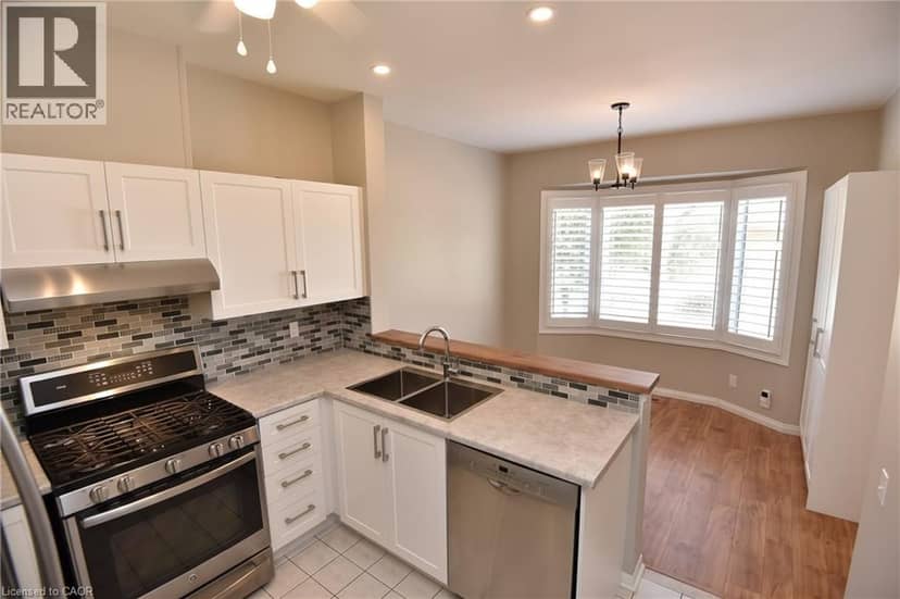 157 SILVERBIRCH Boulevard — photo 31 of 38