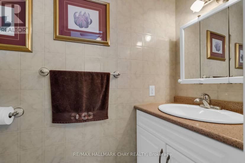 24 Woodland Crescent — photo 16 of 40