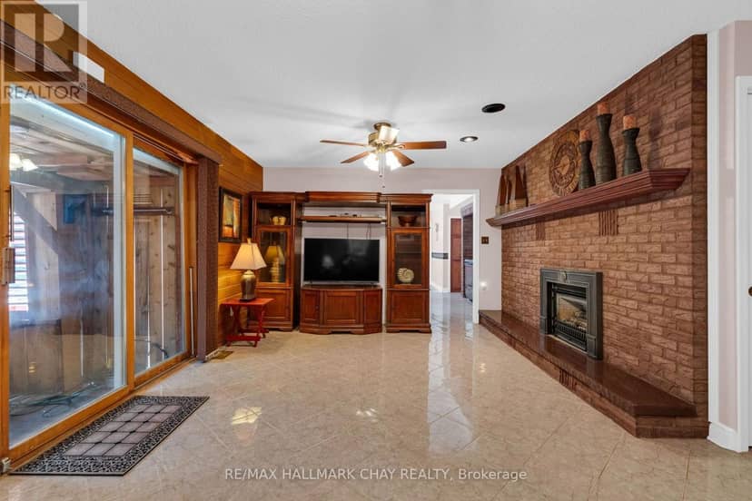 24 Woodland Crescent — photo 17 of 40