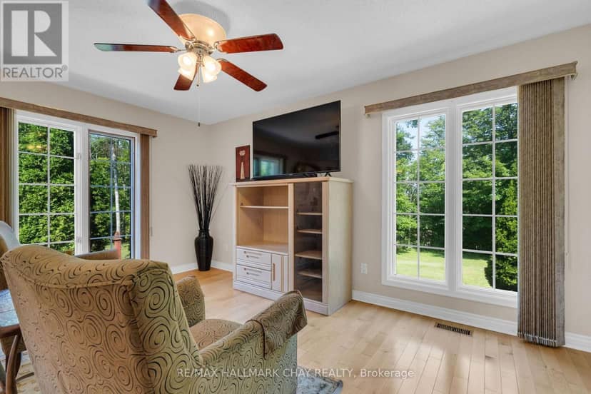 24 Woodland Crescent — photo 27 of 40