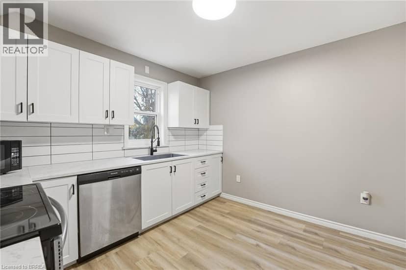 43 RICHARDSON Street, Brantford, photo 4