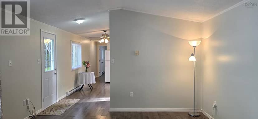 33 Spring Crescent — photo 13 of 28