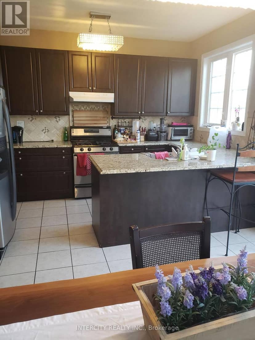 59 Alysha Way, Vaughan, photo 3