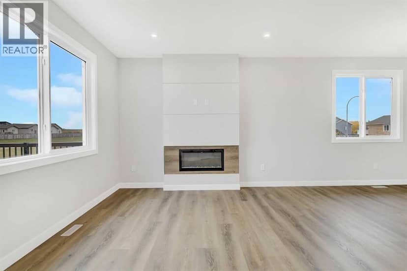 8209 87A Street — photo 12 of 40
