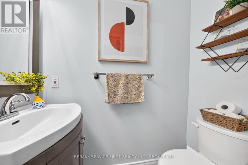1362 Thornwood Crescent — photo 5 of 35