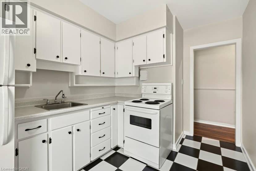 4 ROBINSON Street Unit# 10 — photo 18 of 32