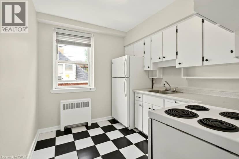 4 ROBINSON Street Unit# 10 — photo 15 of 32