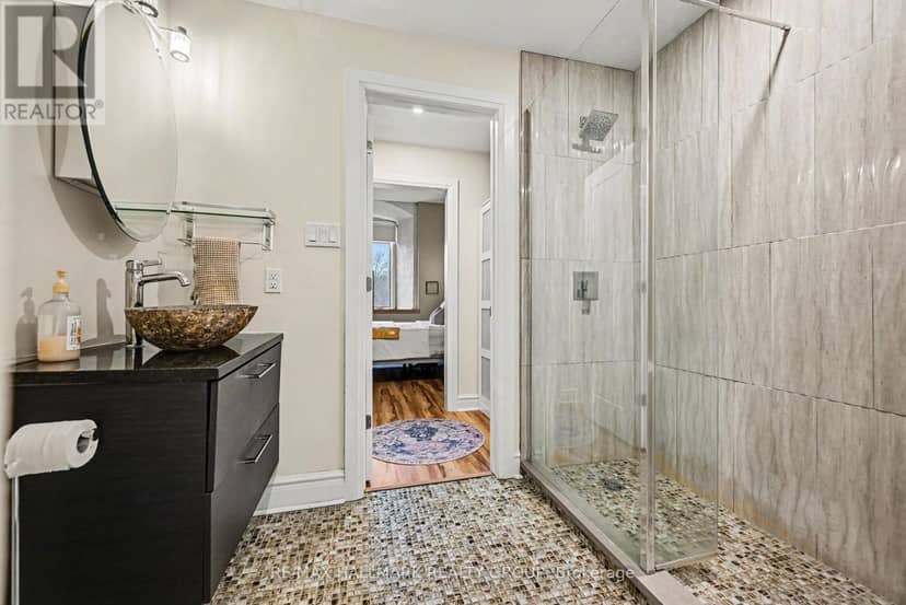 206 - 1 Rosamond Street E — photo 13 of 24