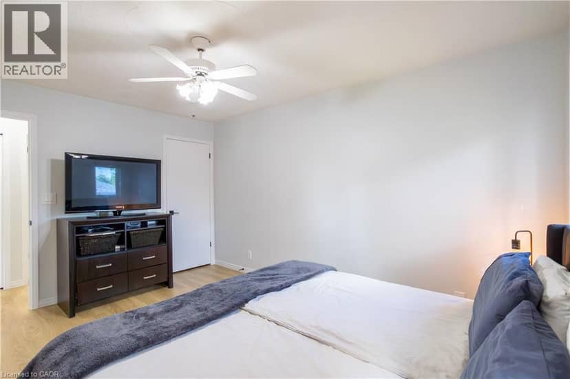 536 ST ANDREW Street — photo 15 of 40