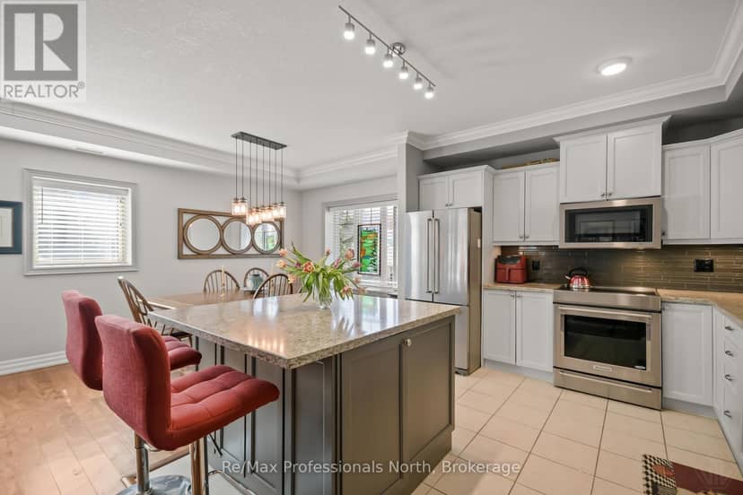 207 - 130 Steamship Bay Road — photo 10 of 40