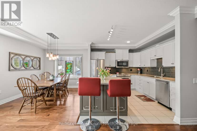 207 - 130 Steamship Bay Road — photo 9 of 40
