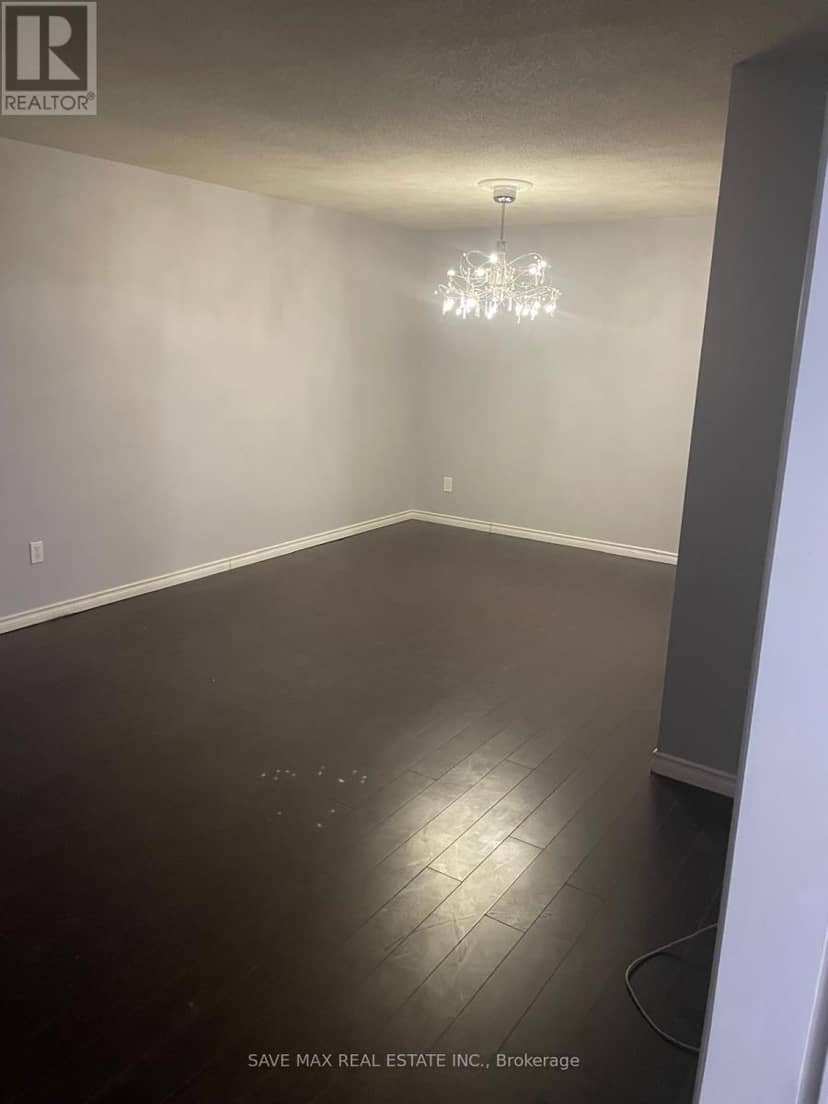 28 Royal Salisbury Way — photo 3 of 32