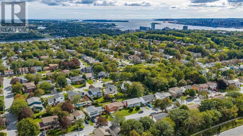 47 Kingston Crescent — photo 4 of 40