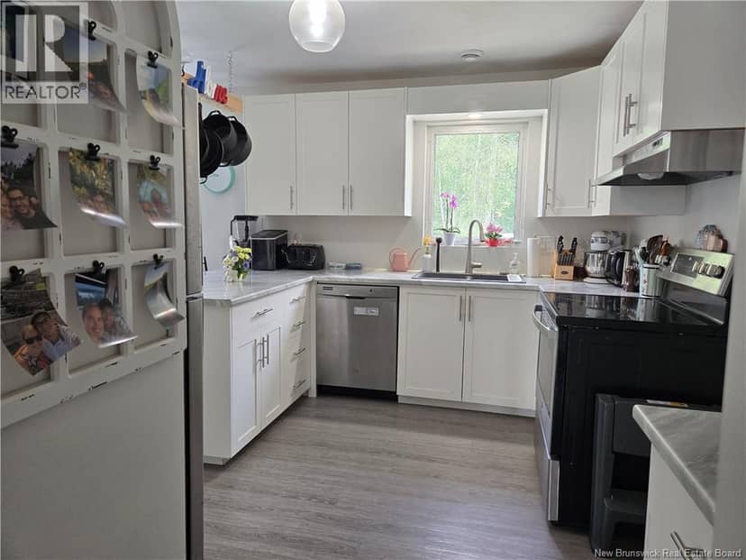 29 Thaddee Street — photo 9 of 36