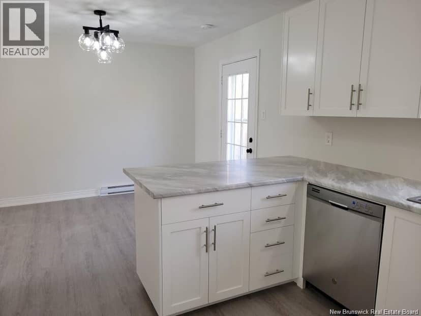29 Thaddee Street — photo 4 of 36