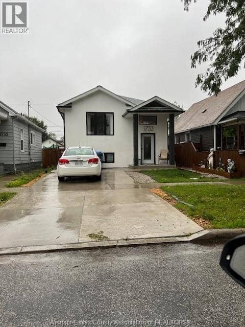 1733 Albert Road — photo 1 of 8