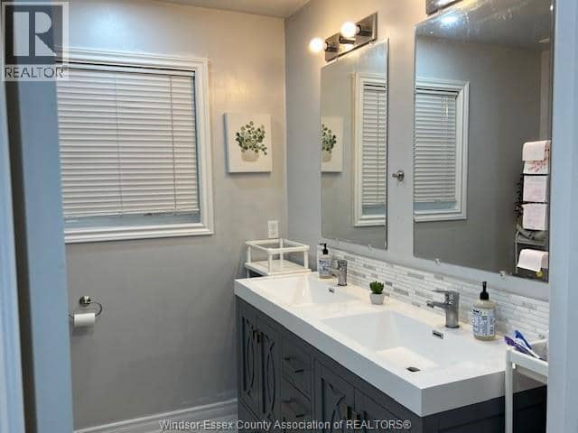 1733 Albert Road — photo 6 of 8