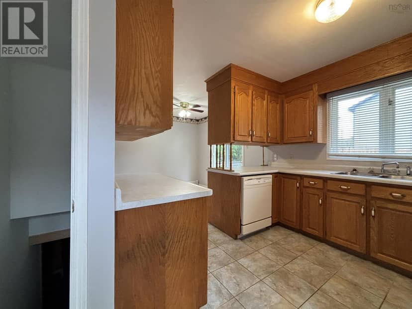 264 Hollingsworth Drive — photo 4 of 22