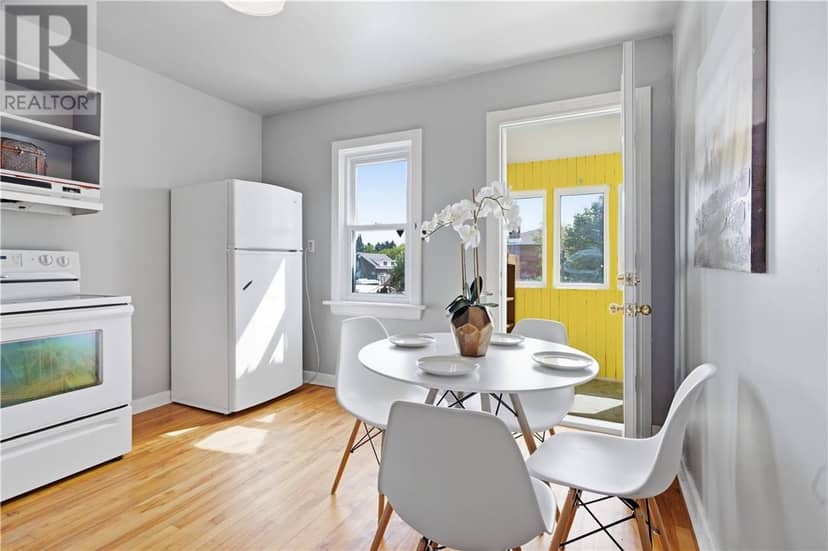 451 Cartier Avenue — photo 11 of 28