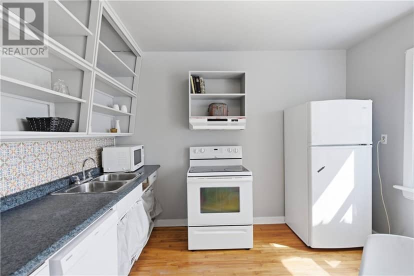 451 Cartier Avenue — photo 9 of 28