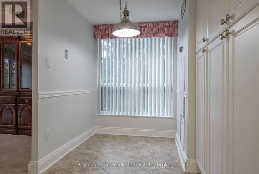 213 - 712 Rossland Road E — photo 15 of 29