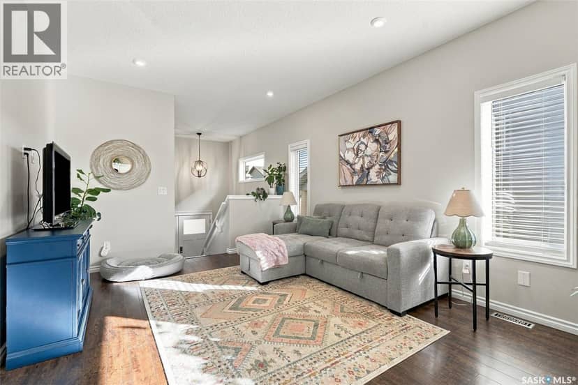 919 Kolynchuk BEND — photo 3 of 40