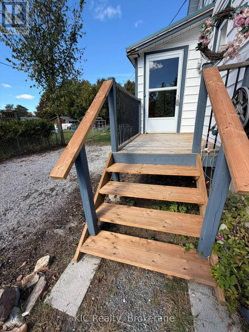14 Alfred Street W — photo 22 of 32