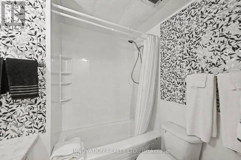 170 Adelaide Street — photo 12 of 23