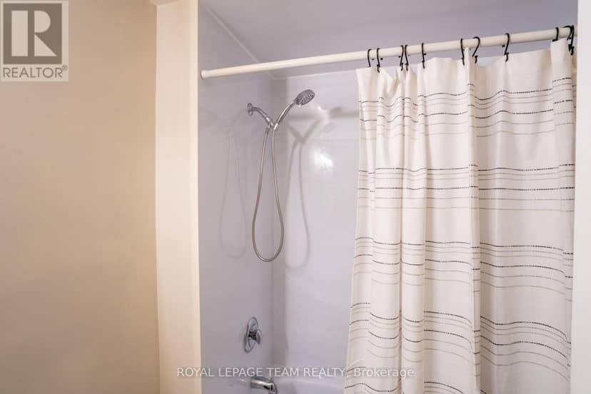 401 - 960 Teron Road — photo 18 of 40