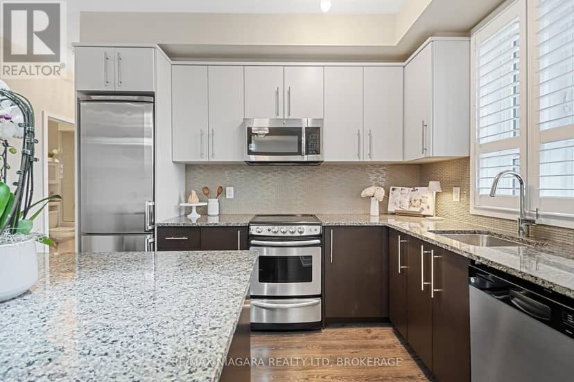 411 - 520 North Service Road — photo 10 of 29