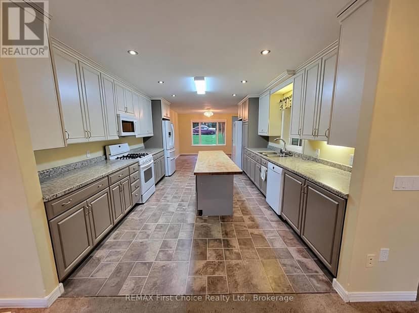 702 River Avenue E — photo 2 of 24