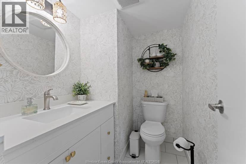 8591 Riverside DRIVE East Unit# 702 — photo 20 of 37