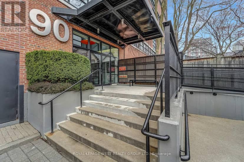 416 - 90 Sumach Street — photo 2 of 39