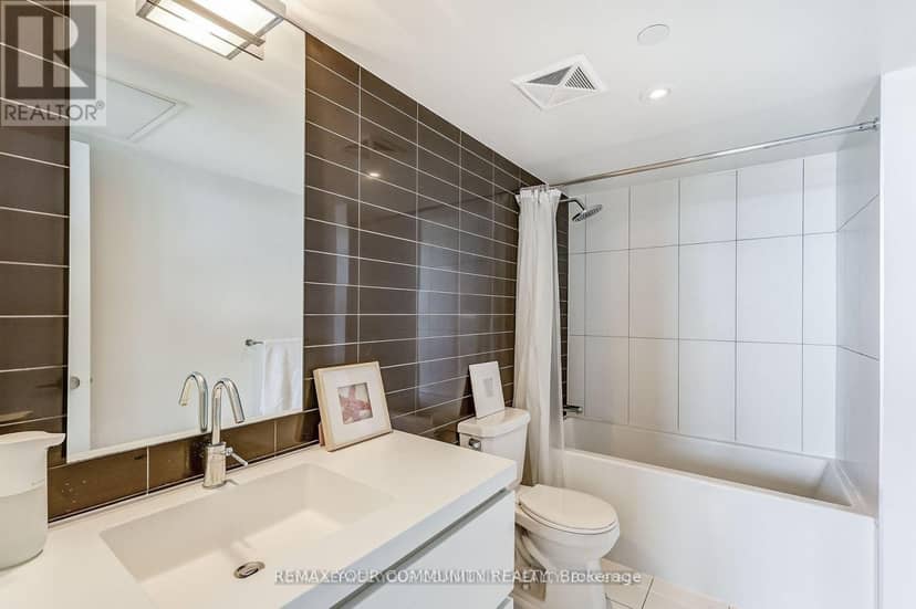 3208 - 85 Queens Wharf Road — photo 17 of 40