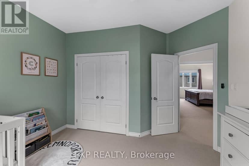 18 Hough Lane — photo 33 of 40