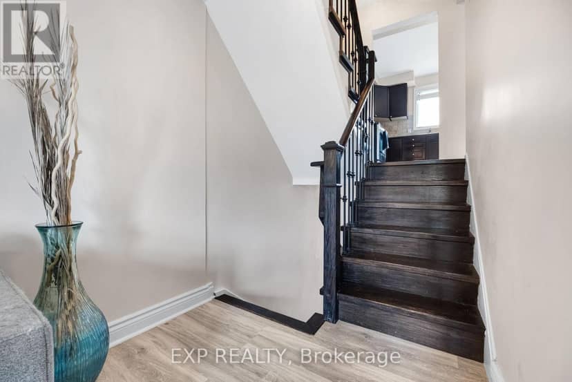 6 Poplar Crescent — photo 12 of 40
