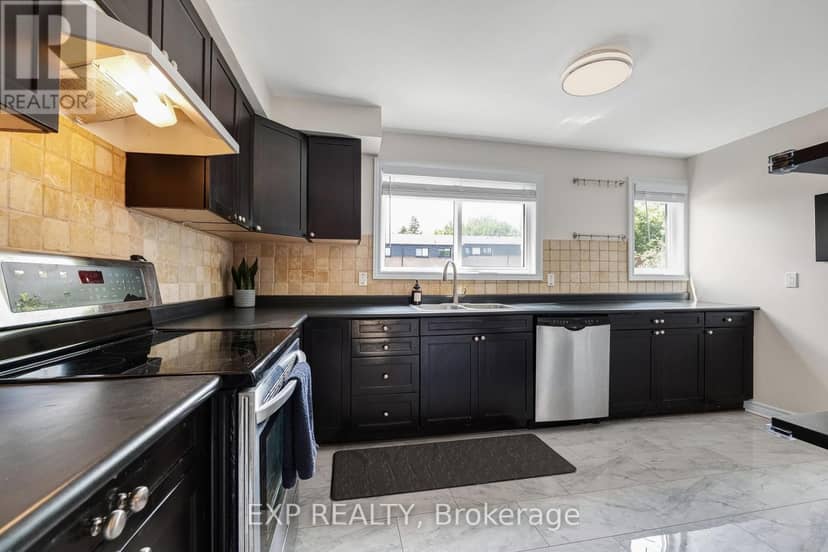 6 Poplar Crescent — photo 16 of 40